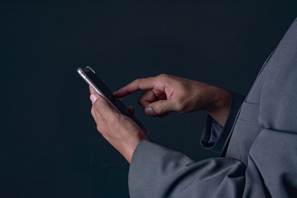 How to Open the Dark Web on iOS Safely